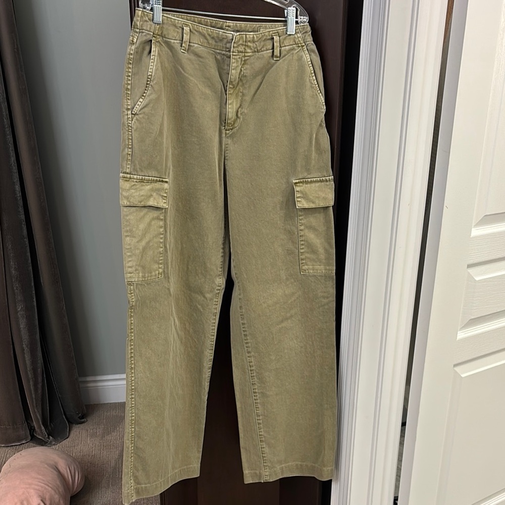 Women’s Gap Khaki Cargo Pants